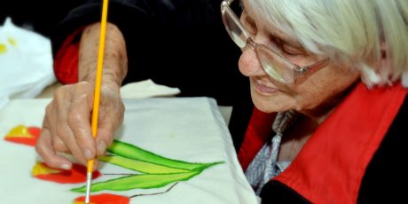 Artesanato melhora qualidade de vida dos aposentados