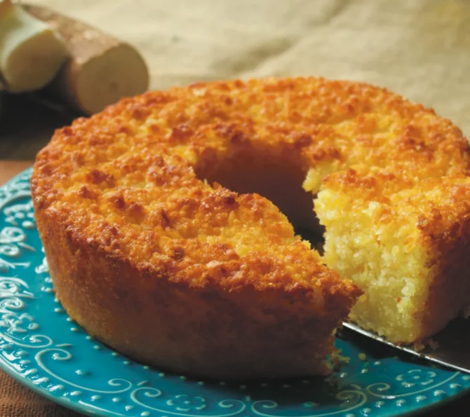 Receita de Bolo de Mandioca com Coco Cremoso (Fácil de Liquidificador)