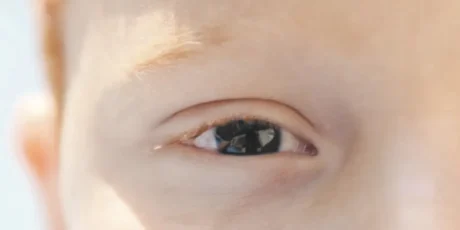 Saúde ocular na infância: cartilha orienta pais e professores