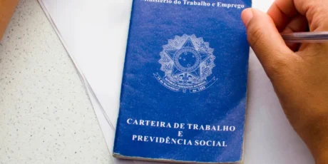 Taxa de Desemprego cai para 5,6% em 2025: Menor Nível Histórico desde 2012, Revela IBGE