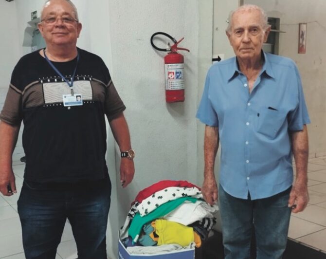 Associação dos Aposentados e Pensionistas de Mogi Mirim realiza doação de roupas à Vila Vicentina